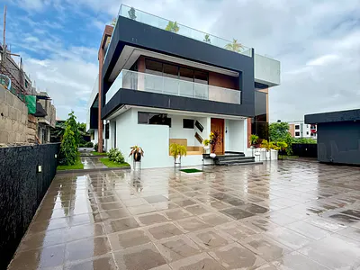 Contemporary Luxury Fully Automated Home with Pool and Gym