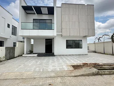 Well-Built Spacious Luxury 6 Bedroom Fully Detached Duplex with BQ