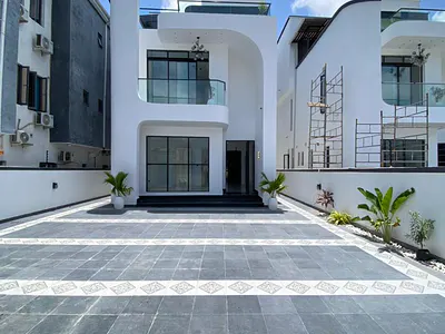Contemporary 5 Bedroom Detached Duplex with Pool, Gym and Cinema