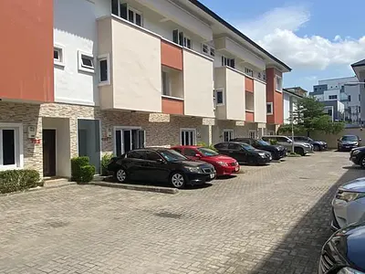 Tastefully4 Bedroom Terrace with Pool, Gym