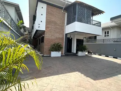 5 Bedroom Detached + Swimming ‍️ + BQ