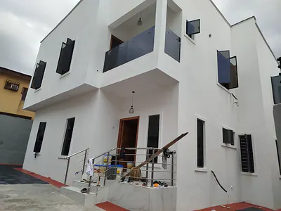 Exquisite Contemporary Brand New 5 Bedroom Detach House Ensuite, BQ