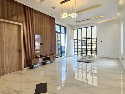 Luxurious 5-Bedrooms Fully Detached Duplex with Swimming Pool