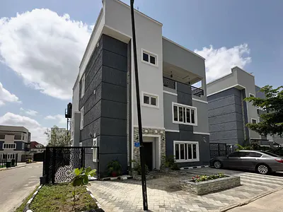 Newly Built 6 Bedroom Detached Duplex with BQ