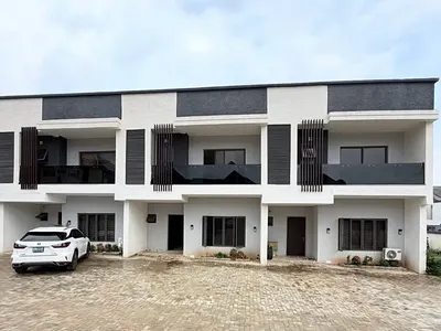 Newly Built 4 Bedroom on Tarred Road.