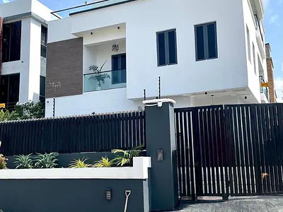 Luxury 5 Bedroom Detached Duplex with a Pool, a BQ