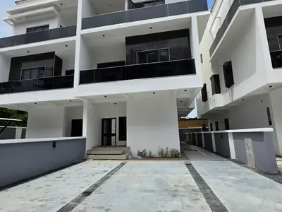 Smart 5 Bedroom Semi Detached Duplex