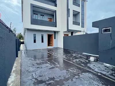 Luxury 5 Bedroom Semi Detached Duplex