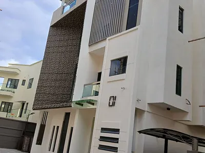Luxury 5 Bedroom Detached House in a Mini Estate Within Ol