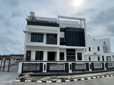 Luxury 7bedrooms for Sale Fully Detached 7 Bedroom with 2 Rooms BQ