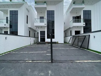 Newly Built 5 Bedroom Detached Duplexes