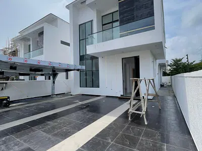 Luxury 5 Bedroom Fully Detached Duplex