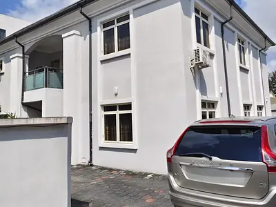 A Well Finished 5 Bedroom Duplex with 2 Rooms BQ