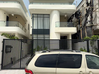 Executive 5 Bedroom Detached Duplex with Swimming Pool
