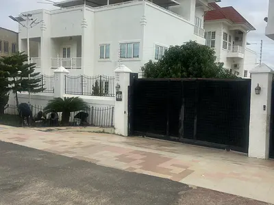 Luxury 5-Bedroom Fully Detached Duplex with BQ