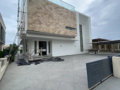 5 Bedrooms Fully Detached with Swimming Pool