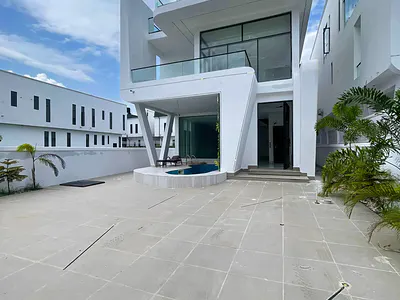 Ultra-Luxurious 5 Bedroom Detached Mansion with Private Pool, Cinema,