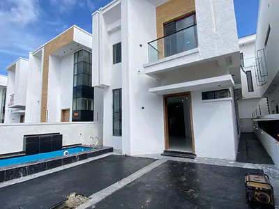 4 Bedroom Fully Detached with Swimming Pools