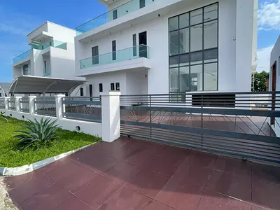 Luxury 5 Bedroom Detached Duplex