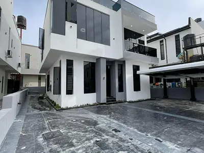 Lovely 5 Bedroom Detached Duplex
