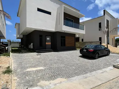 Luxury 5 Bedroom Detached Duplex