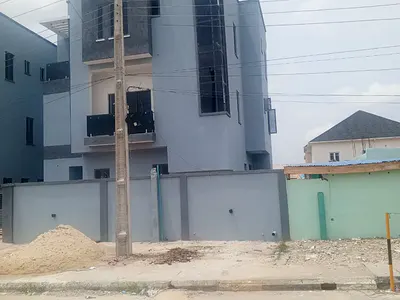 Luxury 6 Bedrooms Fully Detarched with BQ