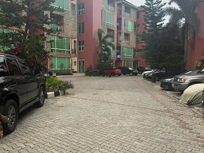 Lovely 3bedroon Maisonette Apartment with One Room BQ
