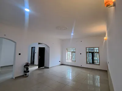 Spacious 3 Bedroom Flat