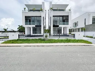 Luxury 5 Bedroom Fully Detached Duplex with a BQ and Pool