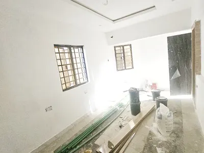 A Well Maintained Spacious 2 Bedroom Flat