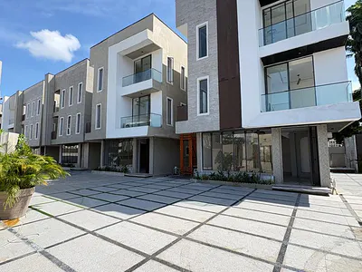 5 Bedroom Fully Detached Duplex