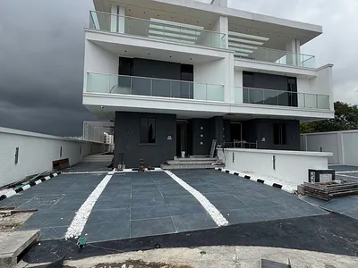 Spacious 5bedroom Semi Detached House with BQ