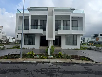 Newly Built 5 Bedroom House