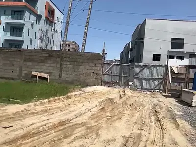 Prime Plot in a Strategic Location