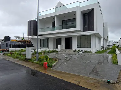 Newly Built 5 Bedroom Houses