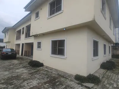 Very Spacious and Sharp 3 Bedroom Apartment Upstairs