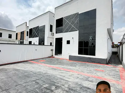 4 Bedrooms Fully Detached Duplex and a Room BQ