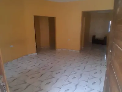 Lovely 2 Bedroom Apartment Upstairs