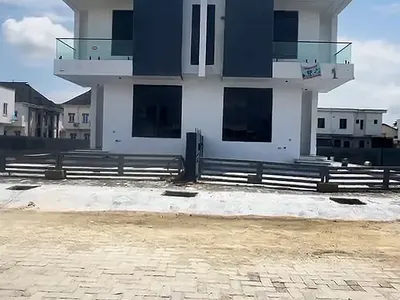 Brand New 3 Bedroom Terraced Duplex