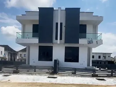 Brand New 3 Bedroom Terraced Duplex