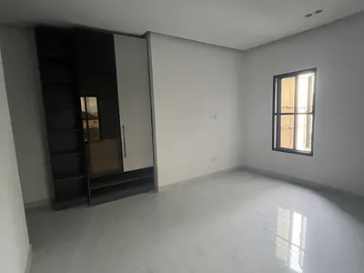 Beautiful Brand New 4 Bedroom Private Staircase Upstairs