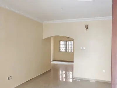A Well Maintained Spacious 3 Bedroom Flat