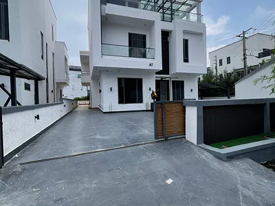 Luxurious 5bedroom Duplex with a BQ and a Pool with a Cinema