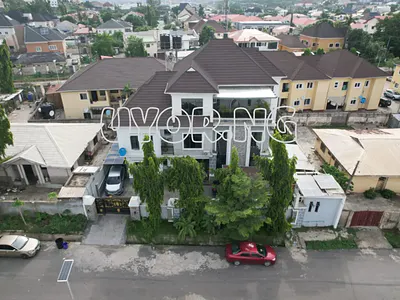Luxury 6 Bedroom Pent House with Swimming Pool and Gazebo