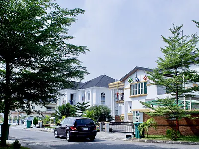 567SWM in Prestigious Estate