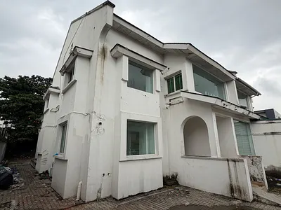 5 Bedroom Full House for Commercial Plus Other Rentable Spaces