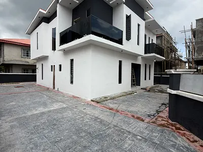 5 Bedroom Detached Duplex for Sale