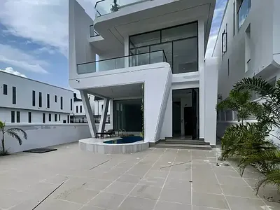 Modern 5 Bedroom Duplex