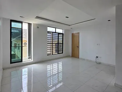 Most Affordable 2 Bedroom Apartment in Ikate Location: Ikate Pri