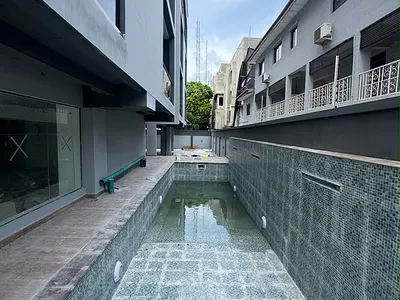 Aesthetically Pleasing 2 Bedroom Apartment Maisonette with BQ, Swim